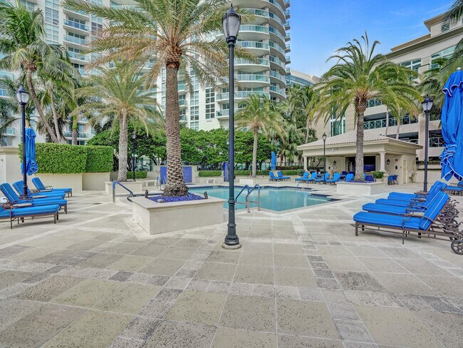 Building Photo - 411 N New River Dr E