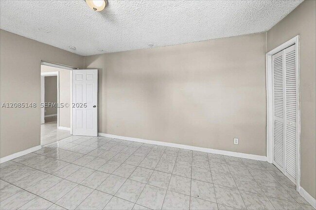 Building Photo - 458 NE 38th St
