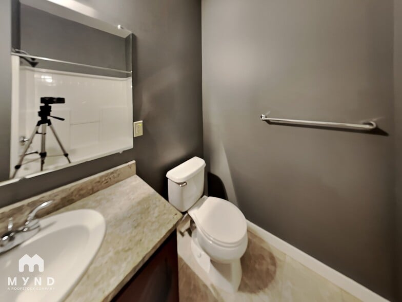 Building Photo - 2222 152nd Ave NE