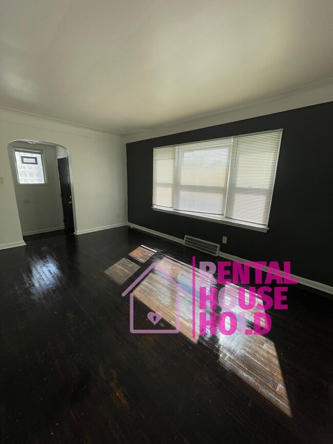 Building Photo - Beautiful 2 Bedroom 1 Bath Home East Engli...