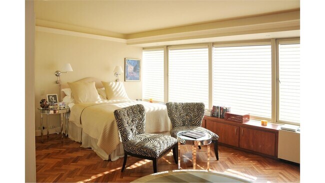 Building Photo - 150 W 56th St