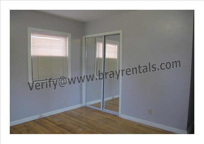 Building Photo - 1355 Mesa Ave