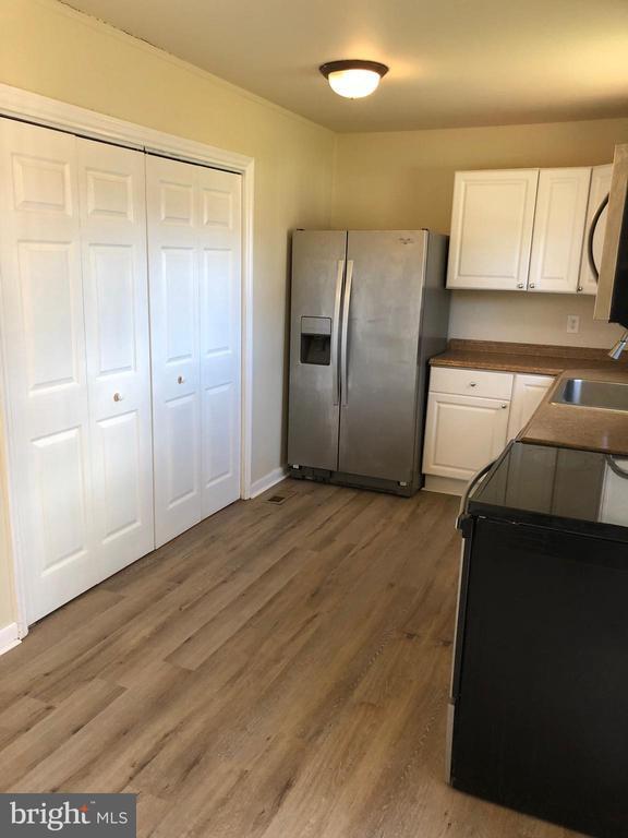 Building Photo - 104 Lark Ln