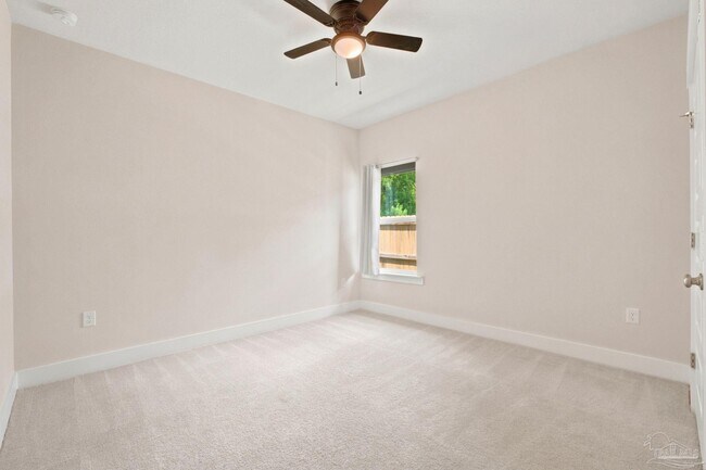 Building Photo - 232 Camellia Dr