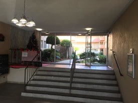 Building Photo - 805 Glenway Dr
