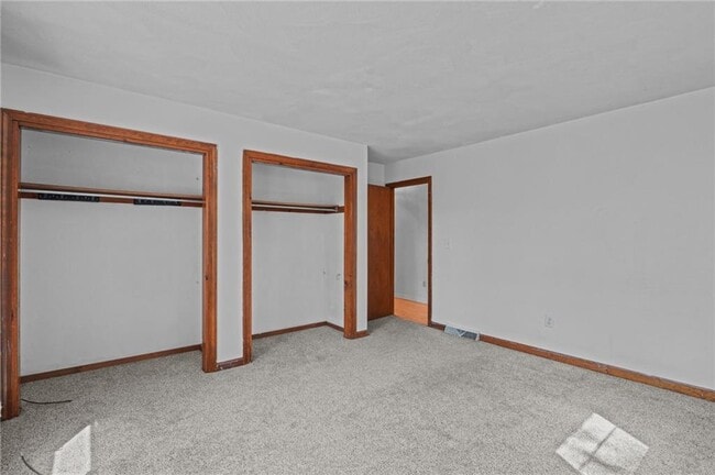 Building Photo - 125 Lewis Farm Rd