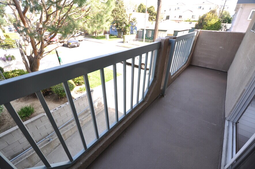 Building Photo - 5002 Tujunga Ave