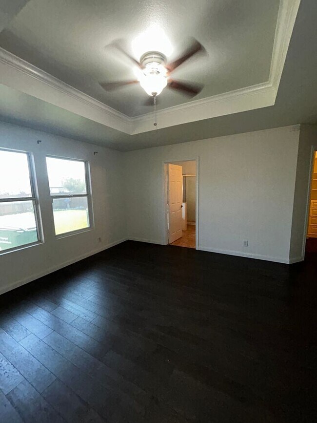 Building Photo - 4-Bedroom, 2-Bath Home in Carriage Hills N...