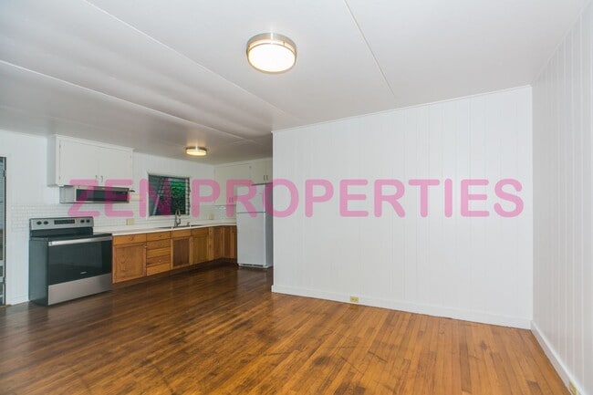 Building Photo - 1555 Moani St