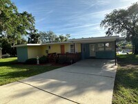 Building Photo - Beautiful 2Bed & 1Bath ON THE WATER in St....