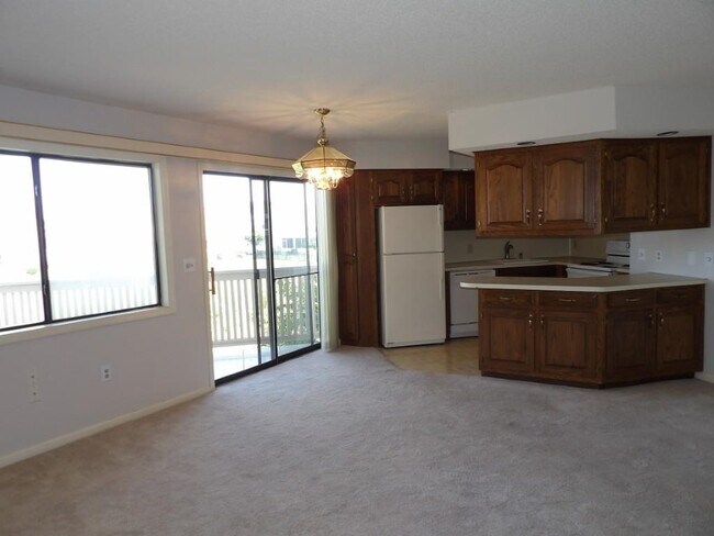 Building Photo - 4230 Pinehurst Cir