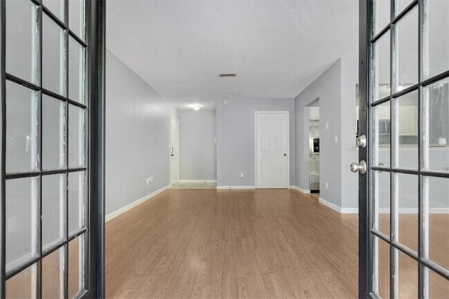 Building Photo - 3599 Woodbriar Cir