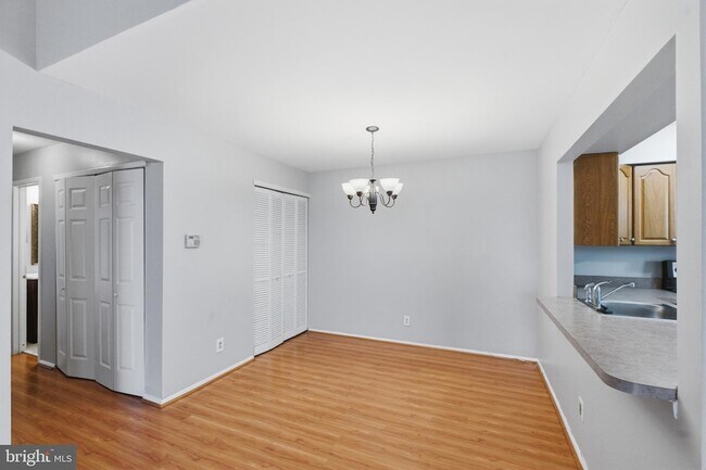Building Photo - 321B Delancey Pl