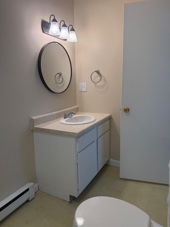 Building Photo - 14 Hurricane Rd