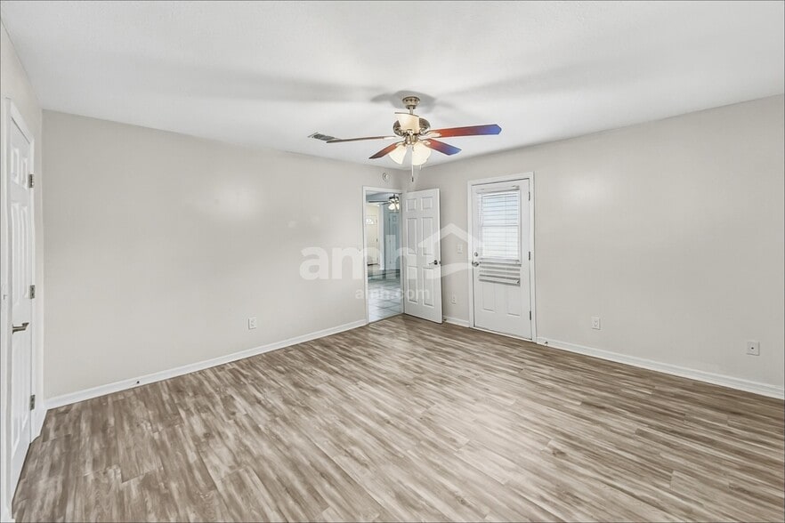Building Photo - 1694 Ashwood Cir