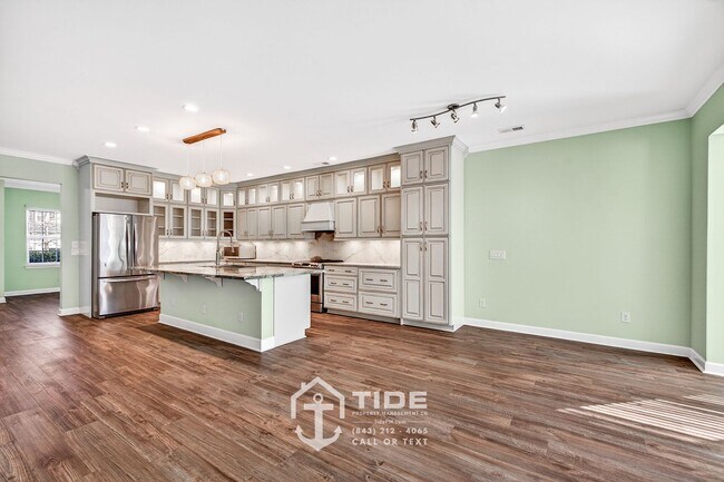 Building Photo - Your Carolina Bay Haven