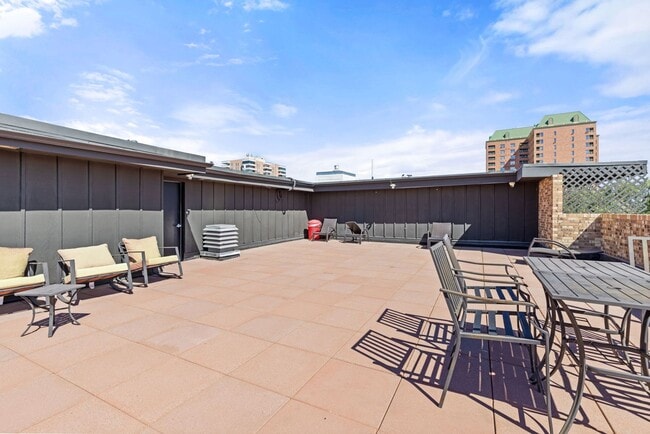 Building Photo - Condo with Mountain Views Near Wash Park &...