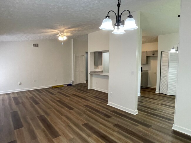 Building Photo - Beautifully renovated 3/2 off of Newton Br...