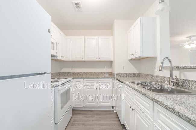 Building Photo - 1922 Salem Bluff Dr