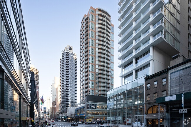 Building Photo - 205 E 59th St