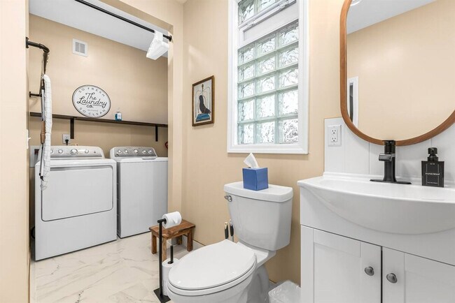 Building Photo - 295 Euclid St