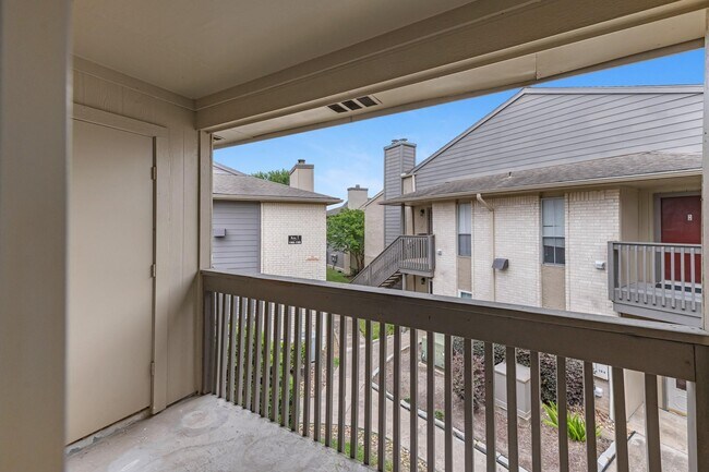 Building Photo - 1900 Bay Area Blvd