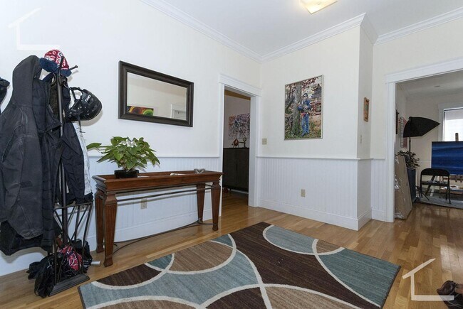 Building Photo - Available 6/1 or 9/1!