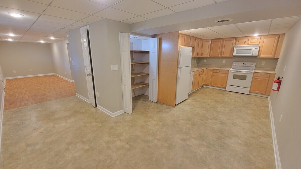 Building Photo - 23 Princeton Dr