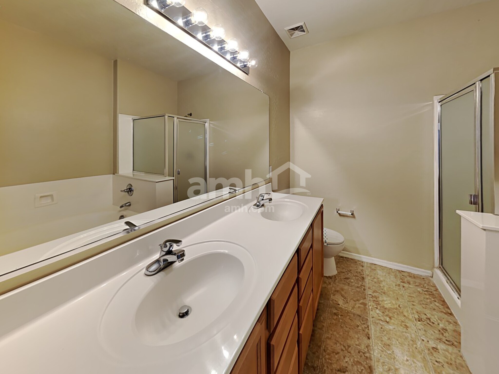 Building Photo - 2548 W Spencer Run