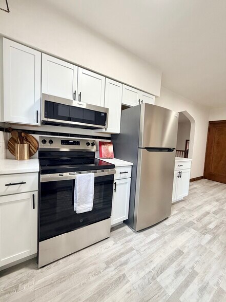 Building Photo - 4734 Locke Ave