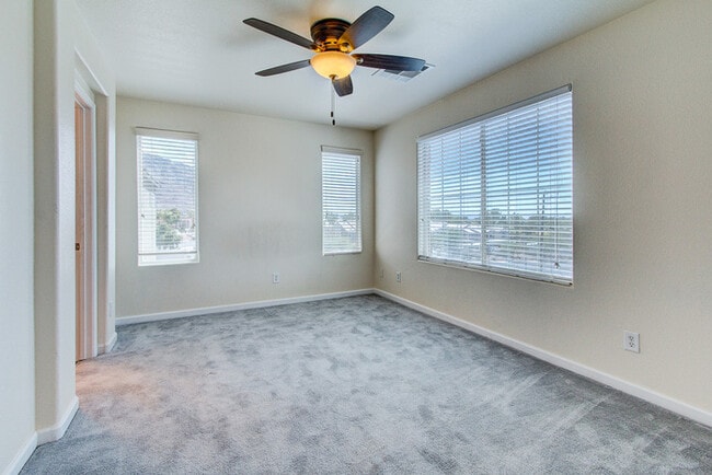 Building Photo - **$800 OFF MOVE IN BY 12/12/25**3-Story Home with Private Bathrooms and Strip View