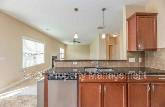 Building Photo - 5018 Lexington Ln