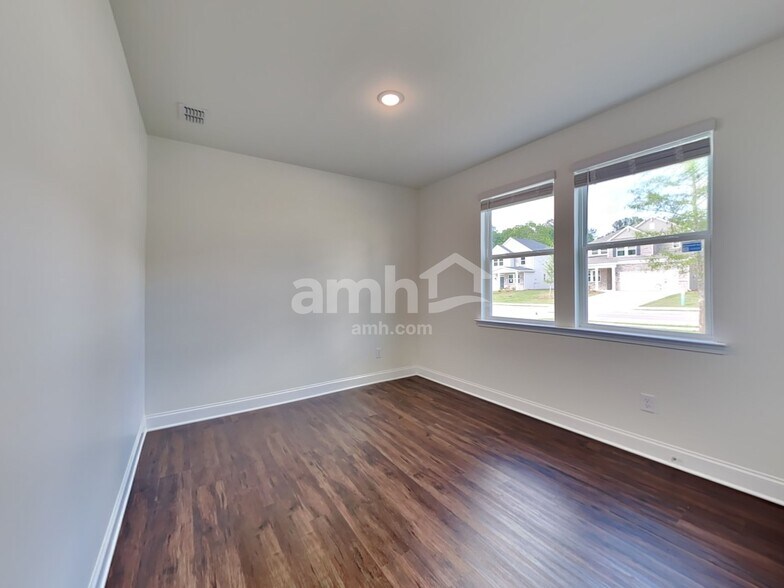 Building Photo - 1595 Soapstone Rd