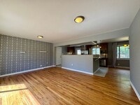 Building Photo - Large Single Family Home Available NOW!!