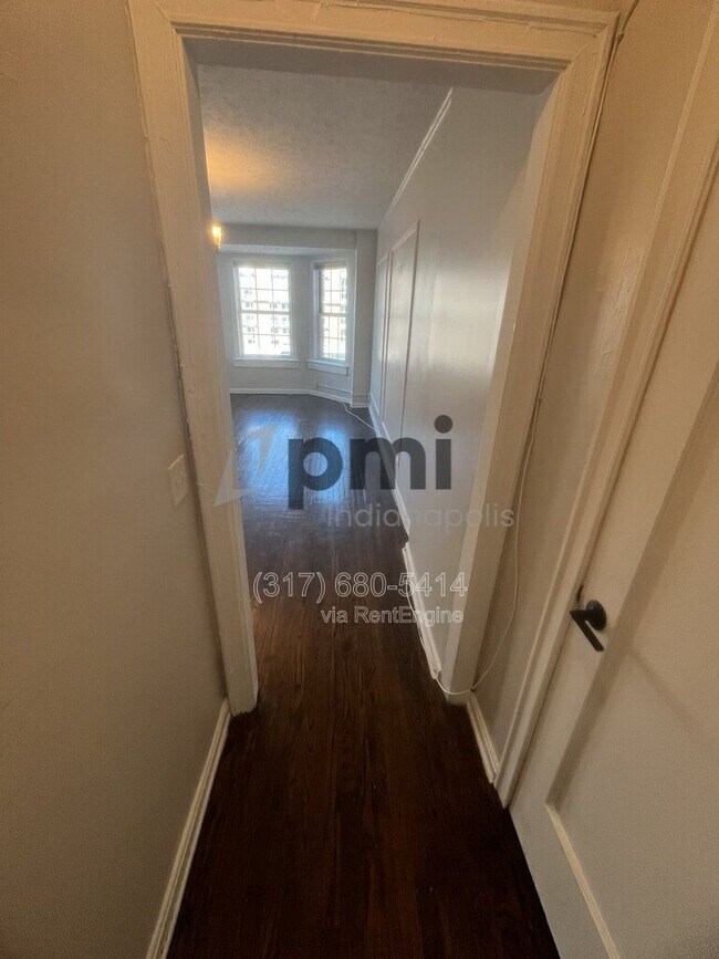 Building Photo - 1 W 28th St