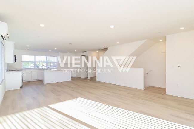 Building Photo - 8094 Quiet Knolls Dr