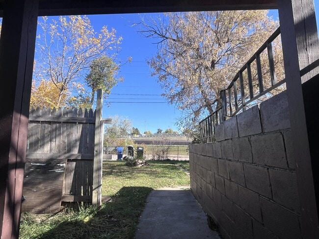 Building Photo - 724 Silver St