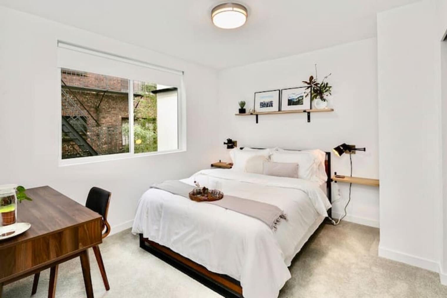 Building Photo - 632 10th Ave E