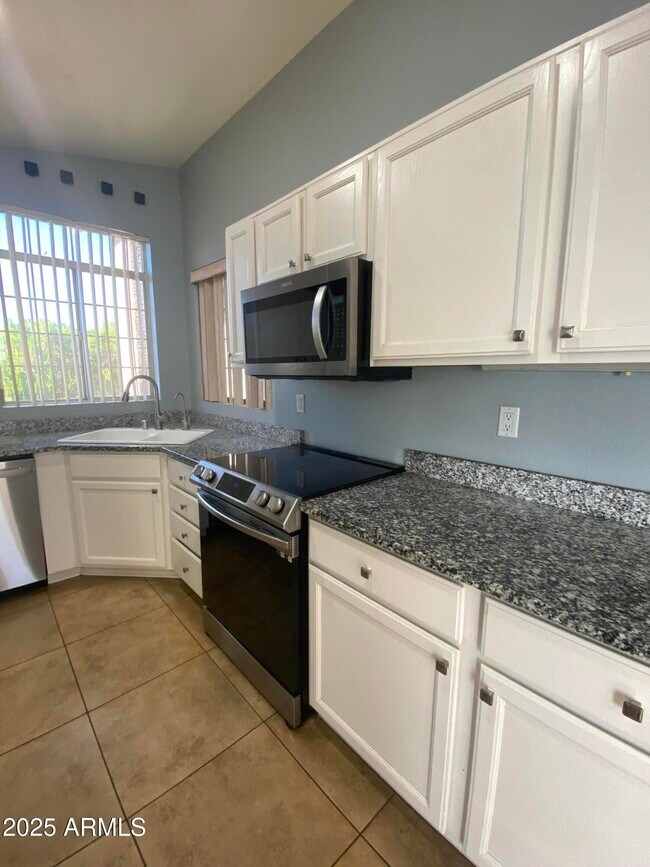 Building Photo - 18231 N Coyote Lakes Pkwy