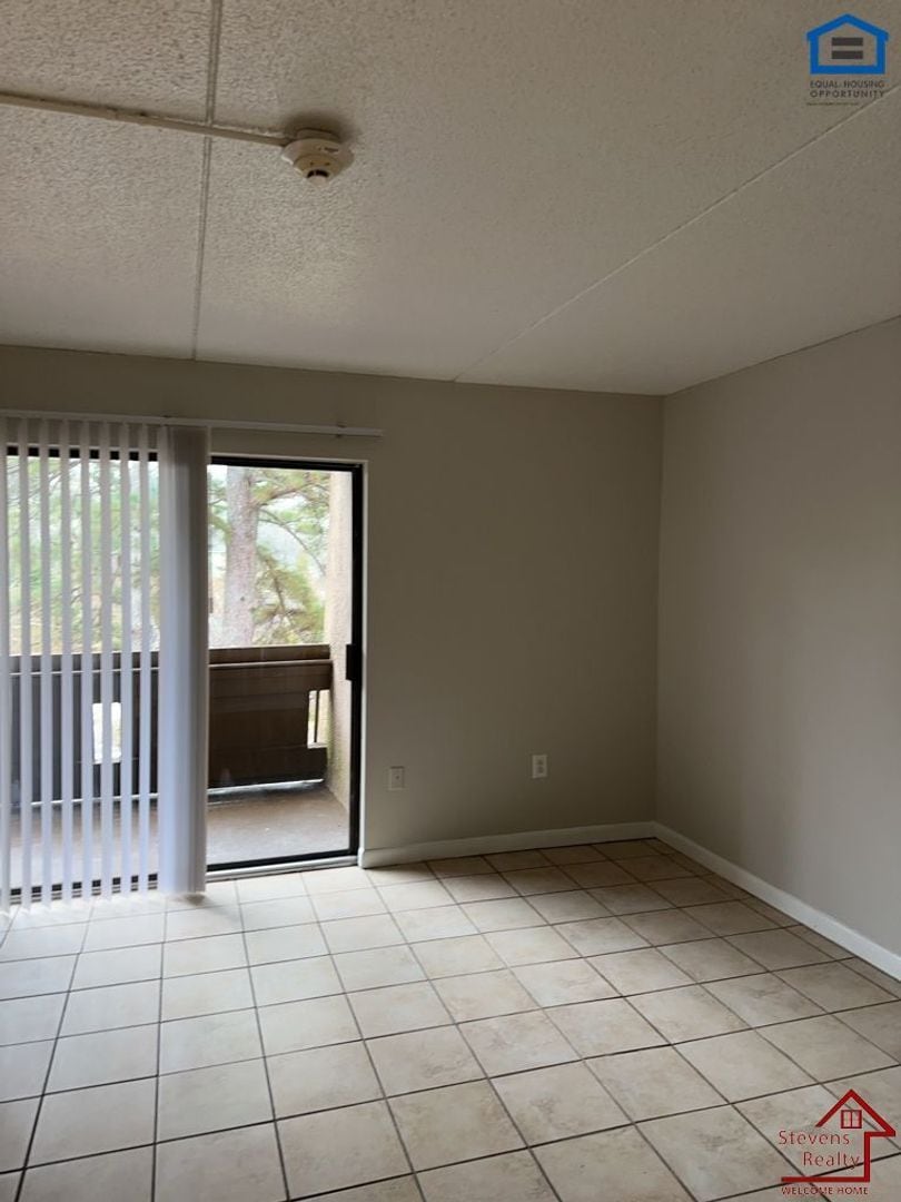 Building Photo - 915 S Seminole Dr
