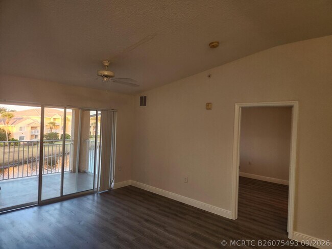 Building Photo - 241 SW Palm Dr