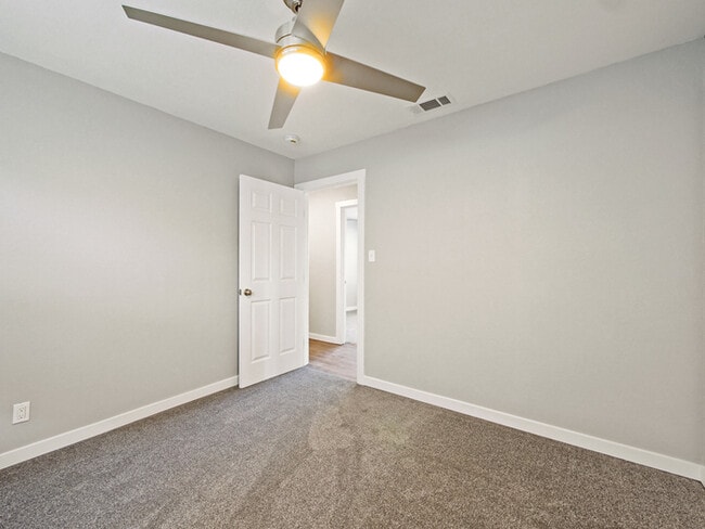 Building Photo - FOR RENT in Sacramento! 2533 Michelle Dr, ...