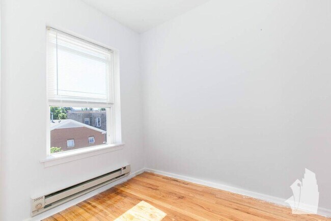 Building Photo - 4501 N Malden-1C