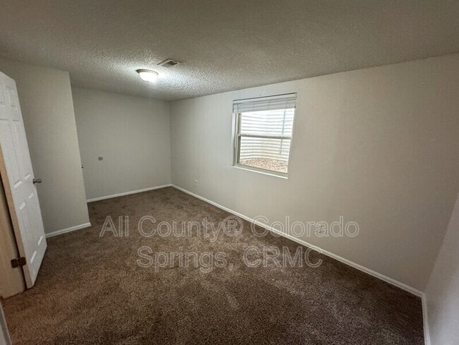 Building Photo - 1138 Delaware Dr