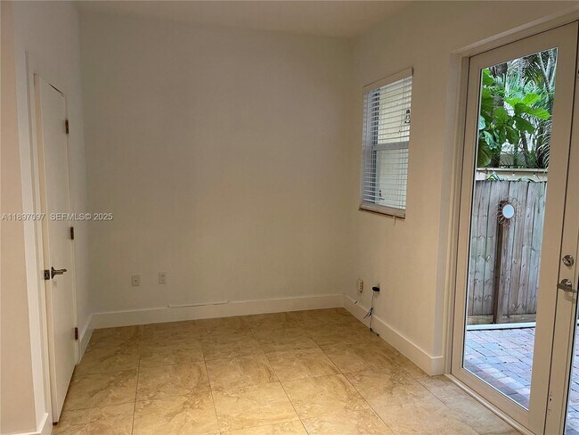 Building Photo - 2845 Coconut Ave