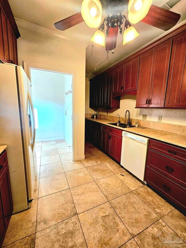 Building Photo - 6148 The Oaks Ln