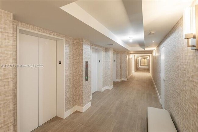 Building Photo - 3640 Yacht Club Dr