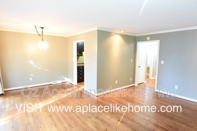 Building Photo - 8870 Westbrooke Dr