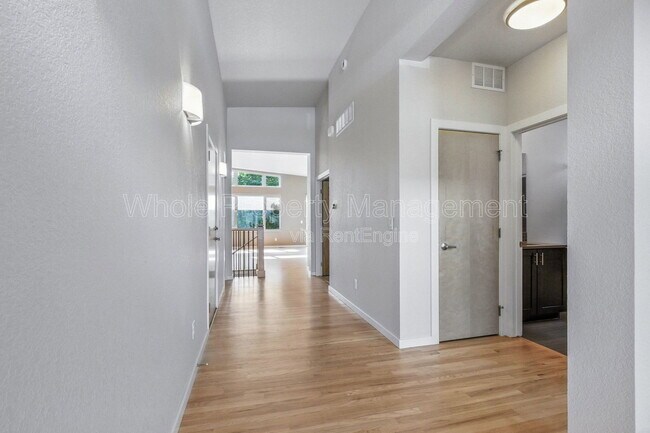 Building Photo - 1821 Blue Star Ln