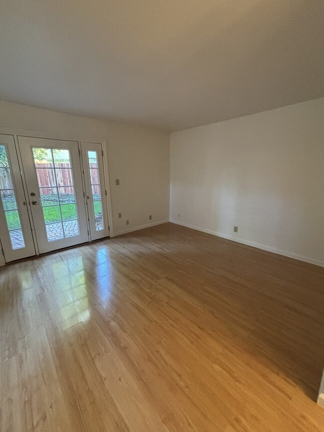 Building Photo - 34 Alvares Ct